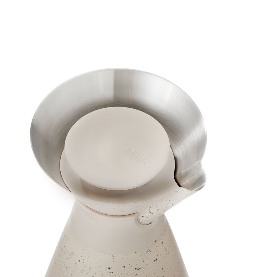 new-standard-carafe-t1 WebPDP-33oz_New_Standard_Carafe_Desert_Tan_Speckle_Studio__CAR1SVOS224_45_Lid_On.jpg