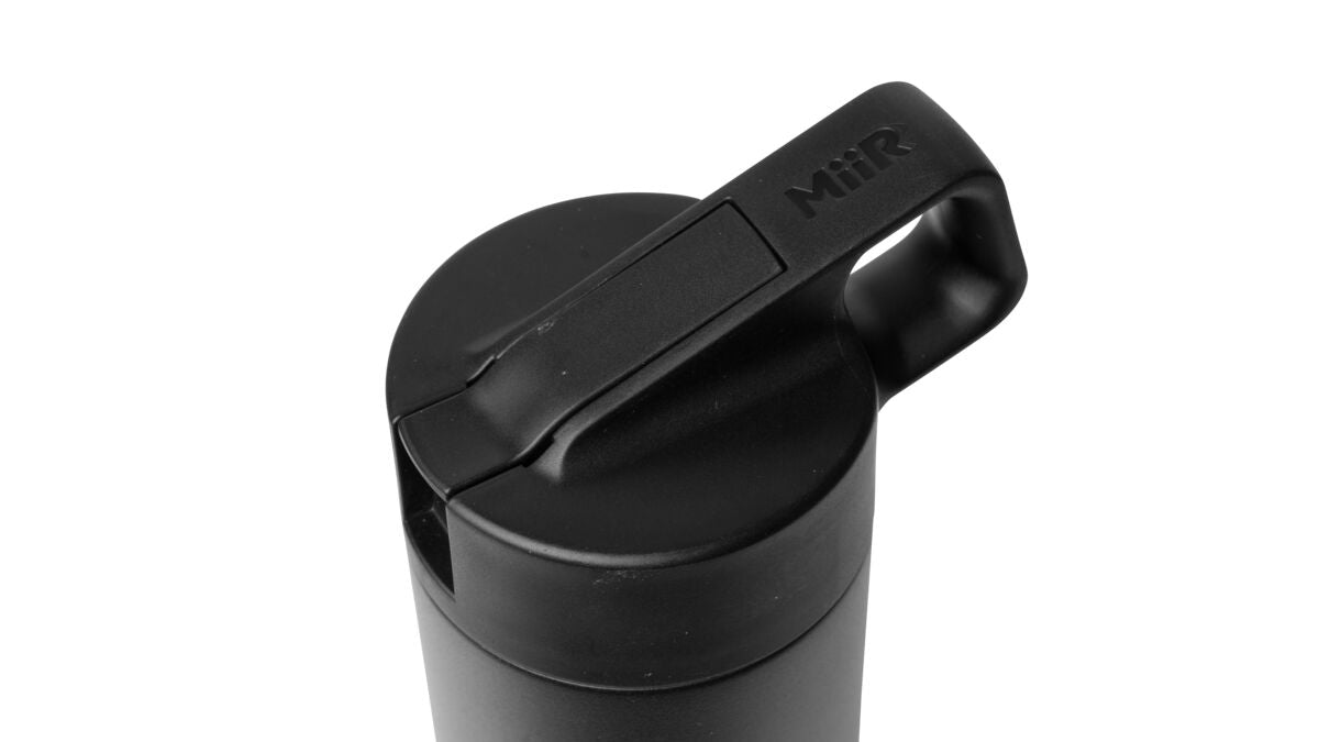 straw-bottle-s8 WebPDP-Straw_Lid_2_Black_Studio_0221_45deg_Closed__WMB1SL20002.jpg